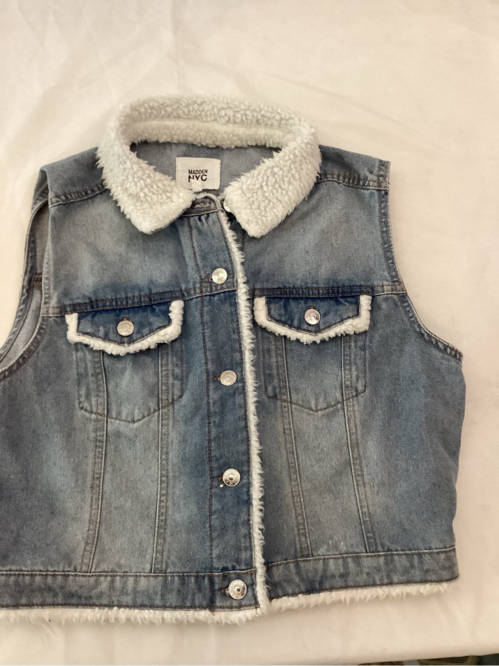 Women’s Denim Faux Sherpa-Trimmed Cropped Vest.  Size L